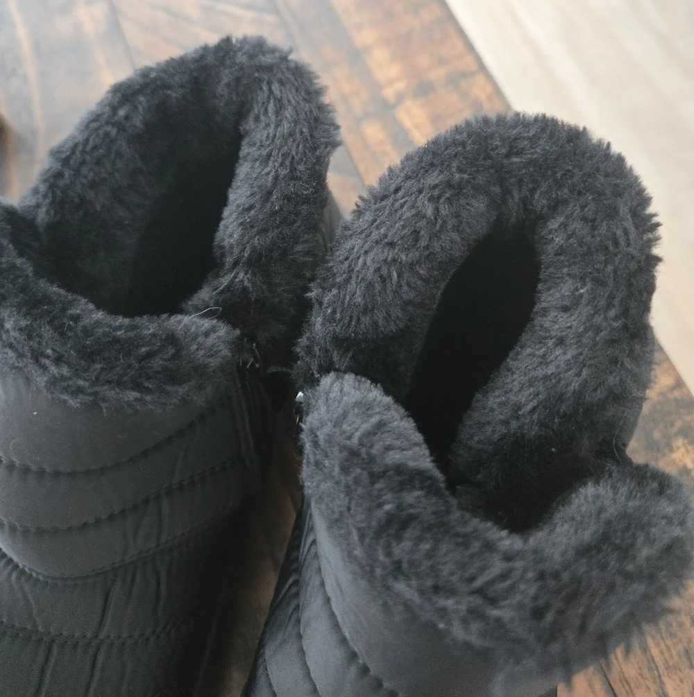 Black Quilted Winter Booties. Size EU 41. New without tags.